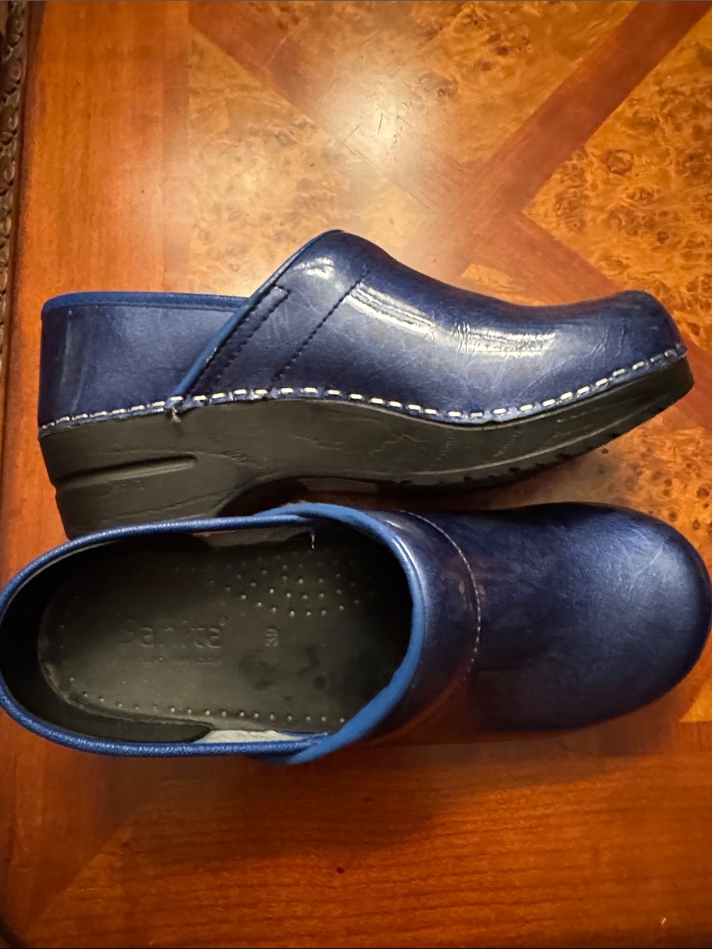 Women 8.5 blue crocks - Picture 3 of 4